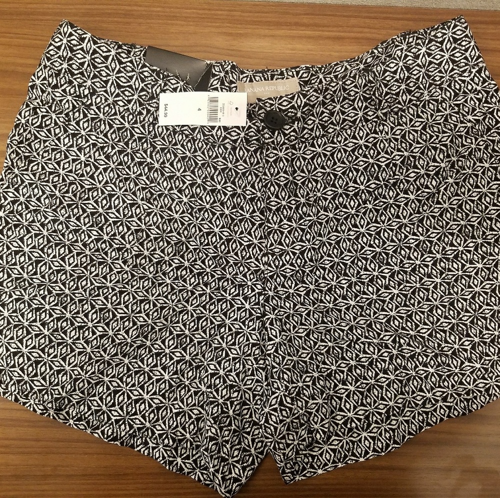 Banana Republic 4 1/2'' Shorts